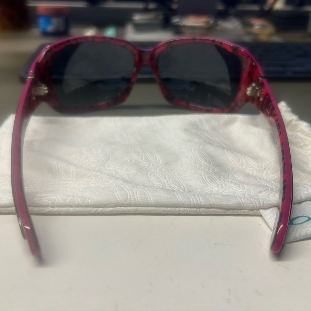 OAKLEY Script Sunglasses – Style 05963 – Women’s GUC - Picture 2 of 13